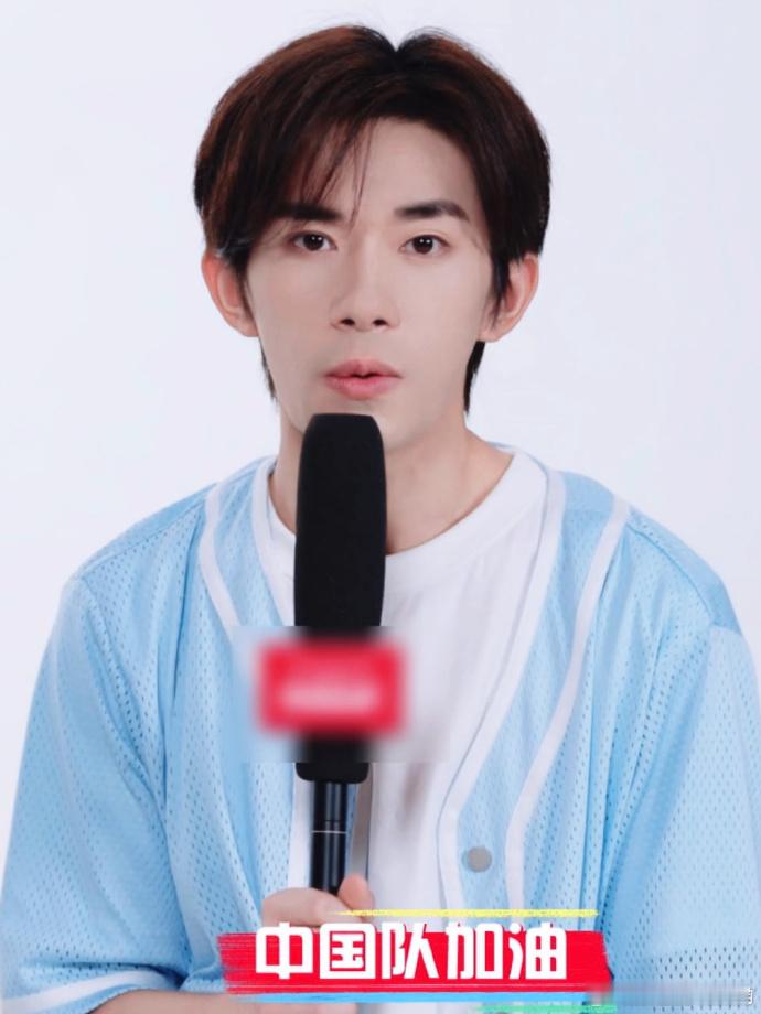 #易烊千玺最新采访截图# 来看易烊千玺最新采访，对各种项目充满期待的他魅力十足！