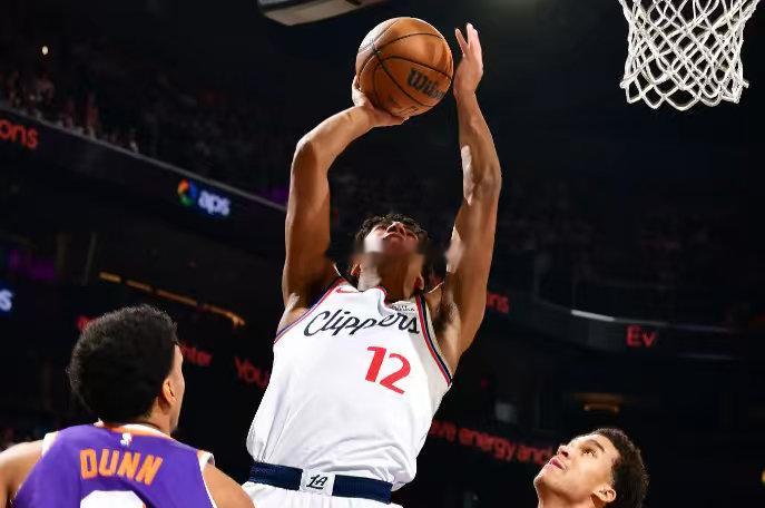 卡姆-克里斯蒂应该是值得培养的球员，他的防守能力其实是相当不错的，防守意识很好，