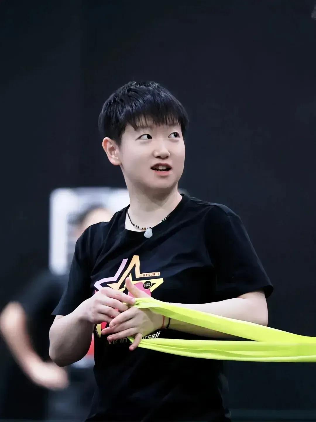 人人都有梦想
梦想不会发光
发光的是追梦的人
梦想可大可小
可方可圆
可咸可甜