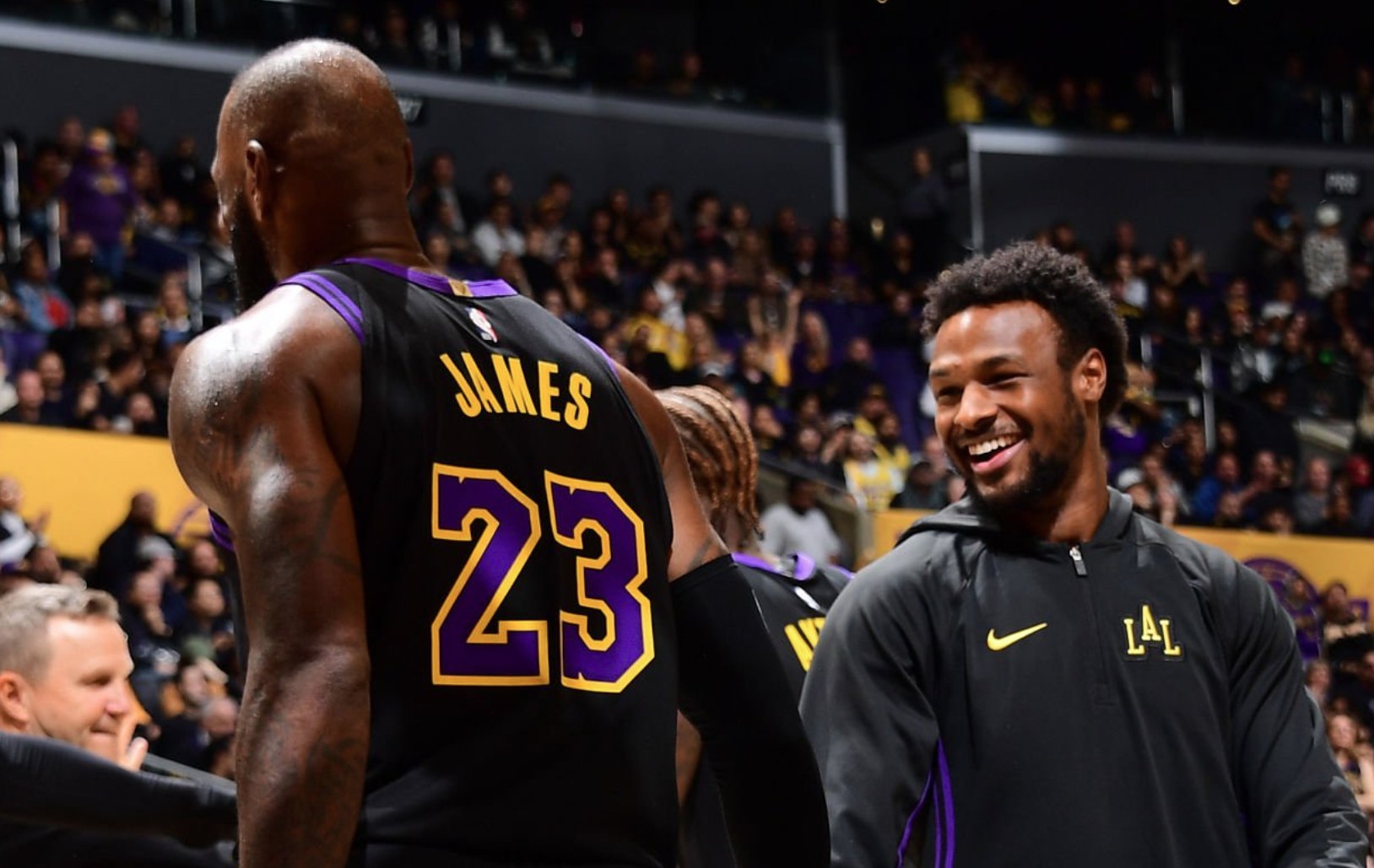 父子俩今天都有得分，都投进了三分，真好