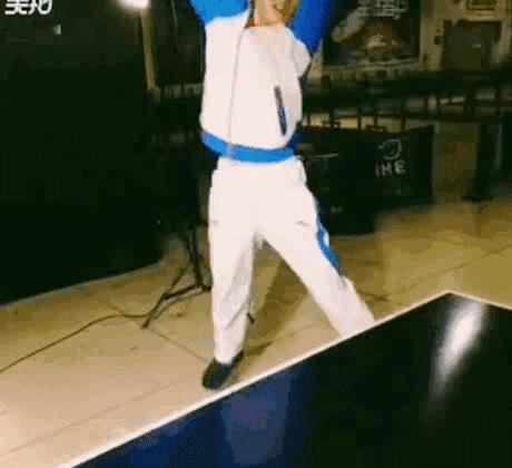 够不上的东京 回不去的巴黎 赶不上的洛杉矶 梦不了的布里斯班 永远没有奥运单打的