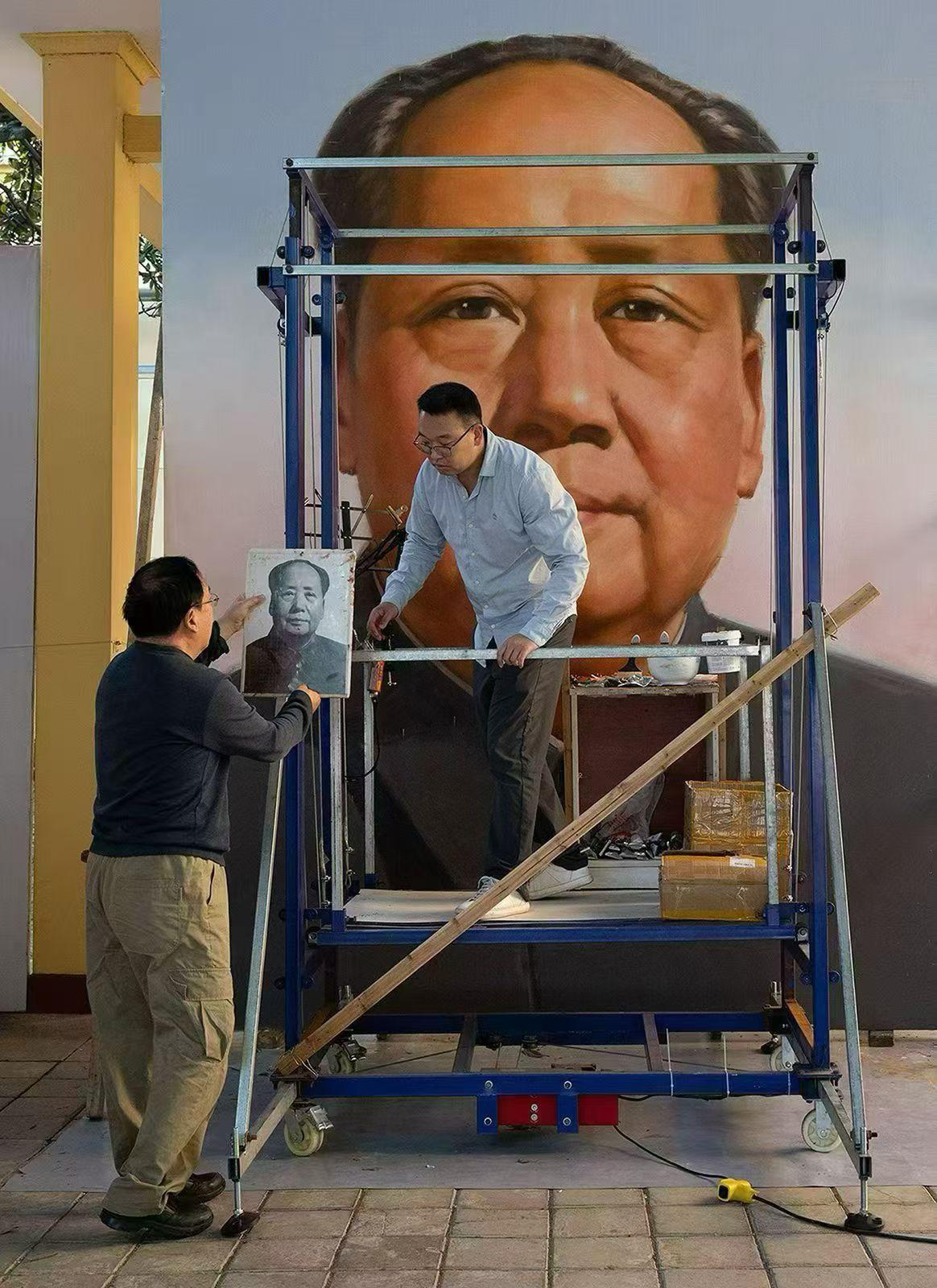 镜头看韶山：画像焕新，致敬伟人诞辰132周年
 
时隔四年，韶山火车站的毛主席画