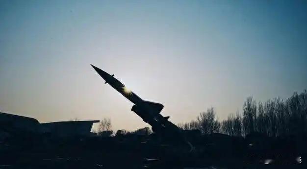 乌克兰总统泽连斯基在基辅的总统府里，宣布了一条让整个俄罗斯都坐不住的消息，泽连斯
