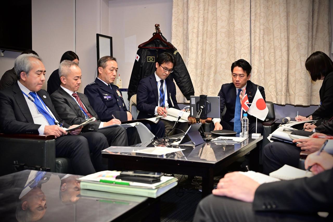 12月17号晚上，在德国、意大利、北约和美国之后，日本防卫大臣小泉进次郎又找到了