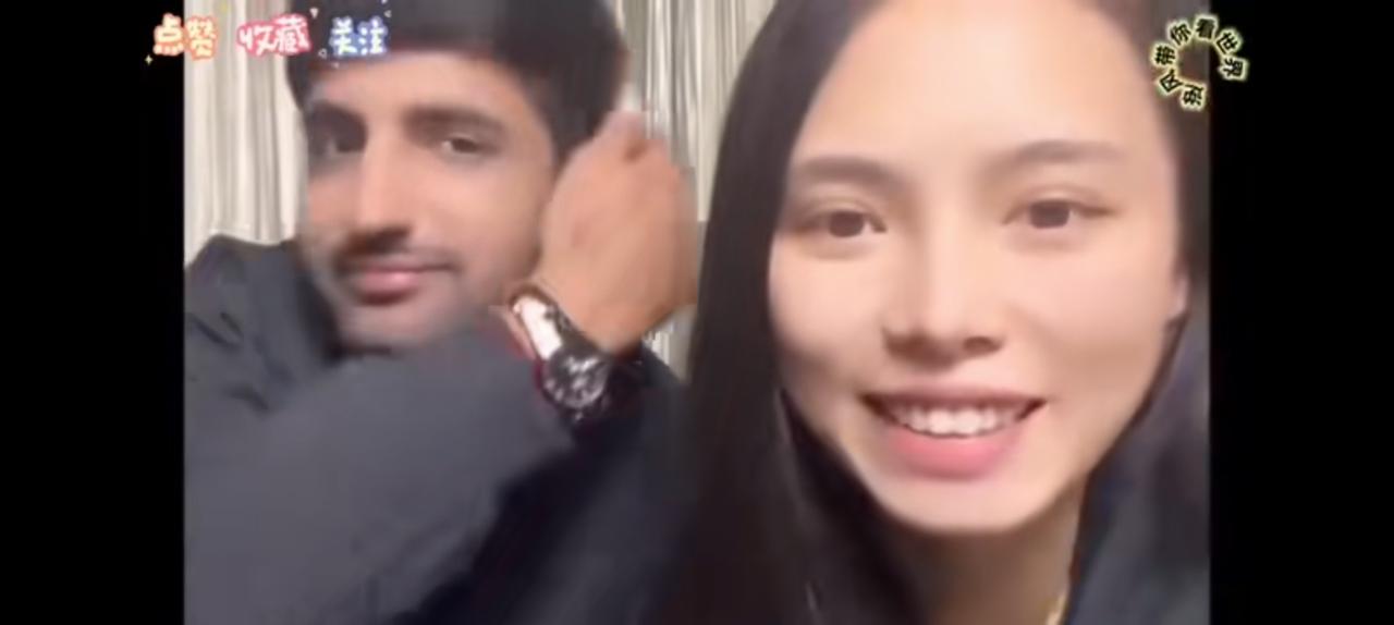 全是嫁给印度男人的成功女人，炫耀幸福美满。然后回国逼父母卖掉房子让她们幸福生活。