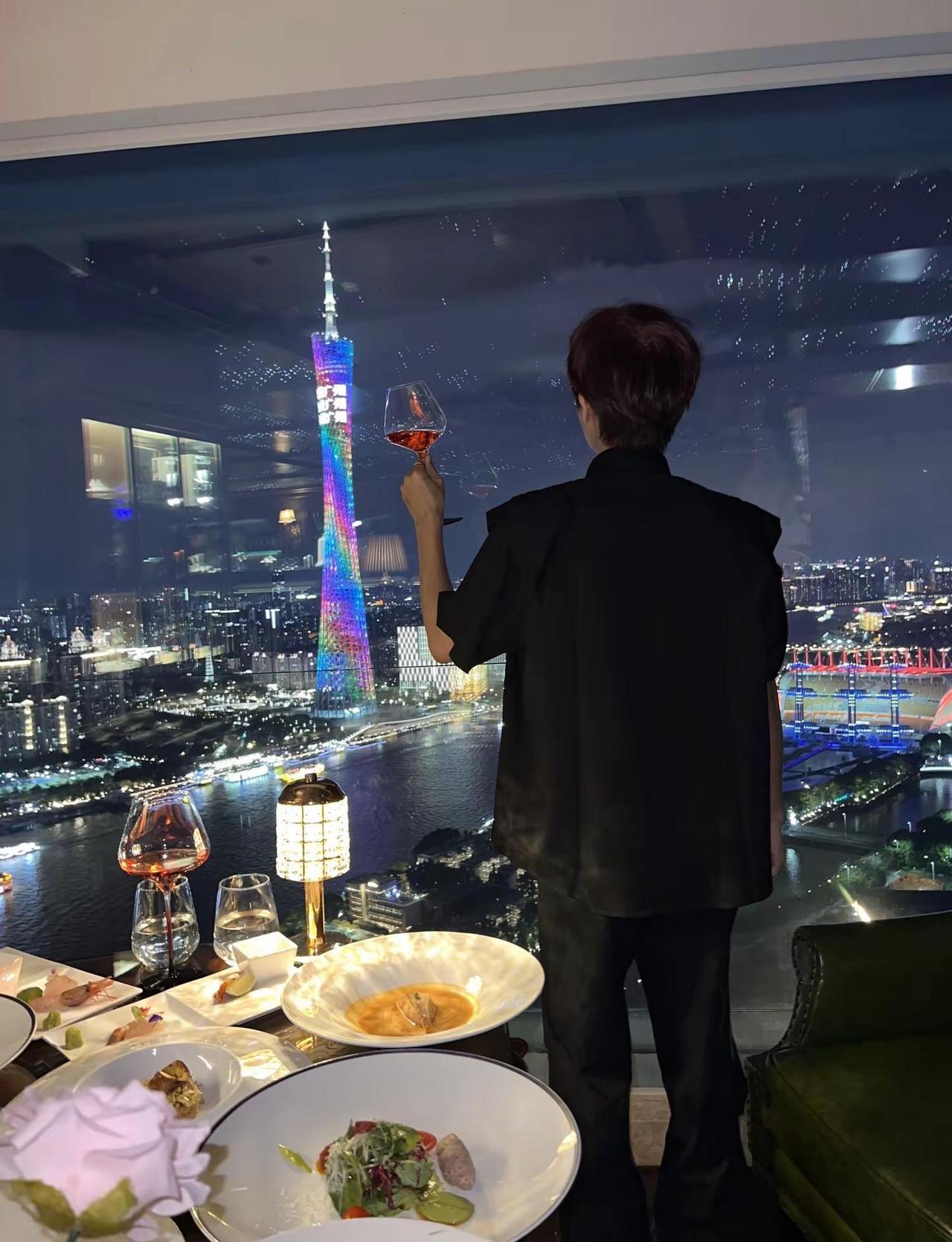 在这里约会 直接给到“夯”！！广州塔star星法餐威士忌吧 约会餐厅 广州夜景珠