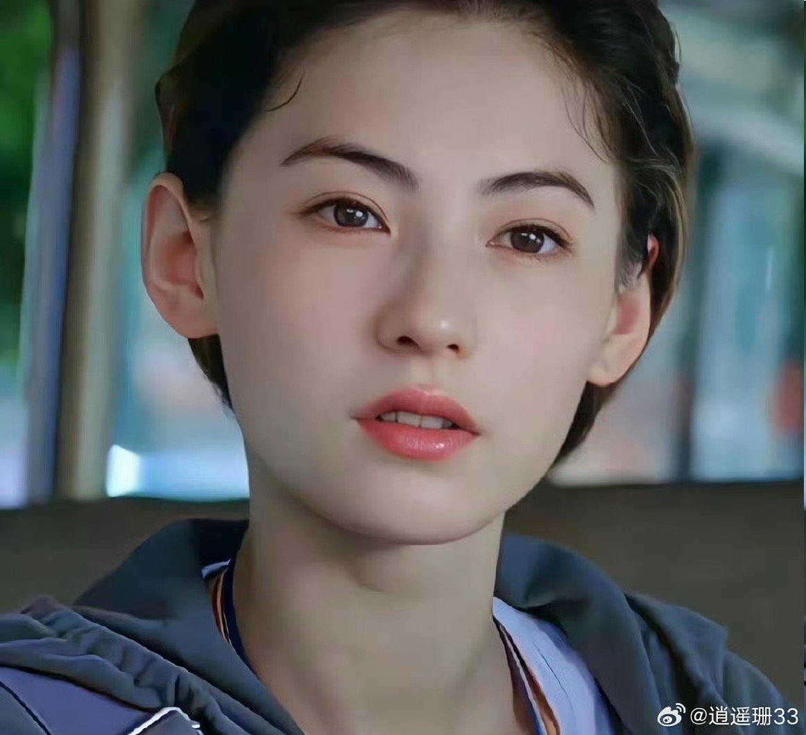 张柏芝皮肤好到像开了滤镜 别人的保养是努力，张柏芝的保养大概是天生。这皮肤质感，
