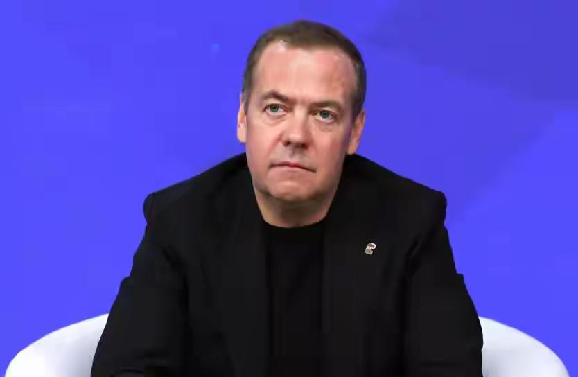 梅德韦杰夫称泽连斯基达沃斯讲话是“朝欧盟脸上吐唾沫”，法国右翼领袖菲利波竟公开附