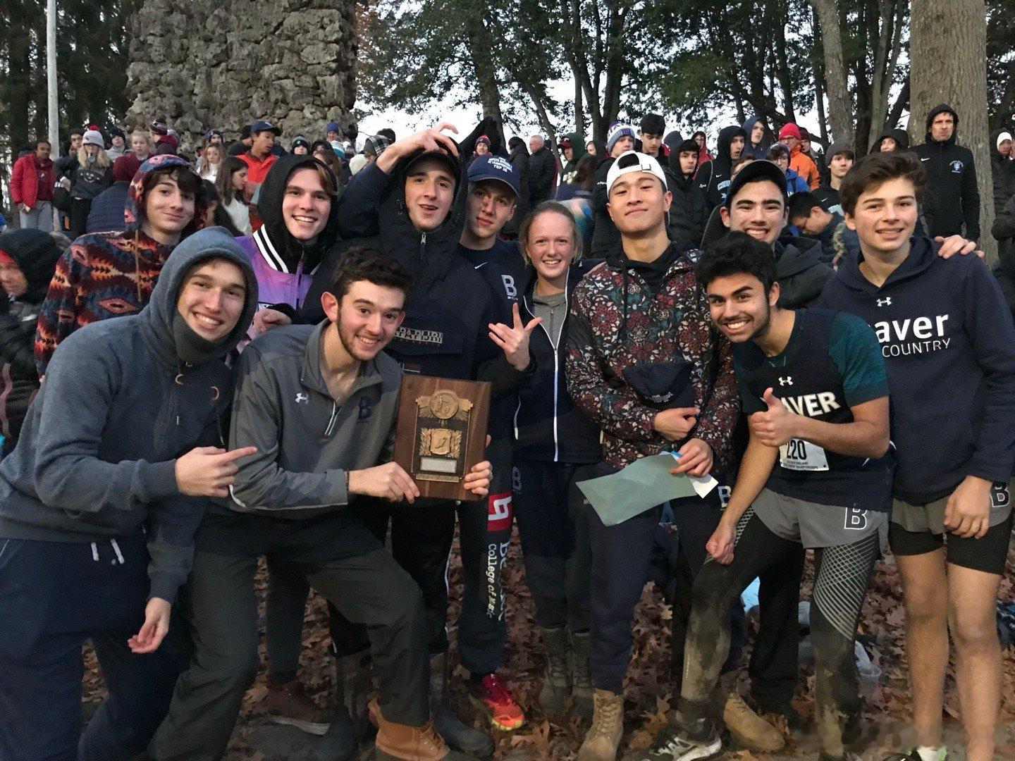 那年11月的高中生们，XC校队中速度最快的是那个反戴帽子的小哥。 