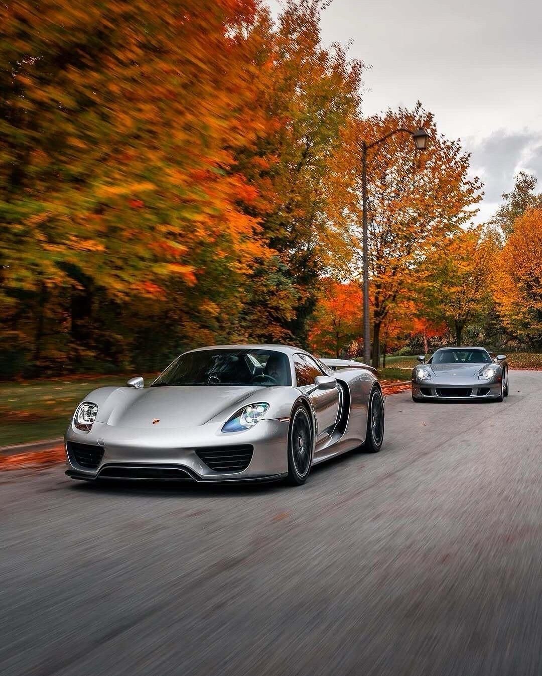 两代保时捷顶级超跑，你粉哪台？保时捷 Carrera GT  ⚡⚡⚡保时捷918