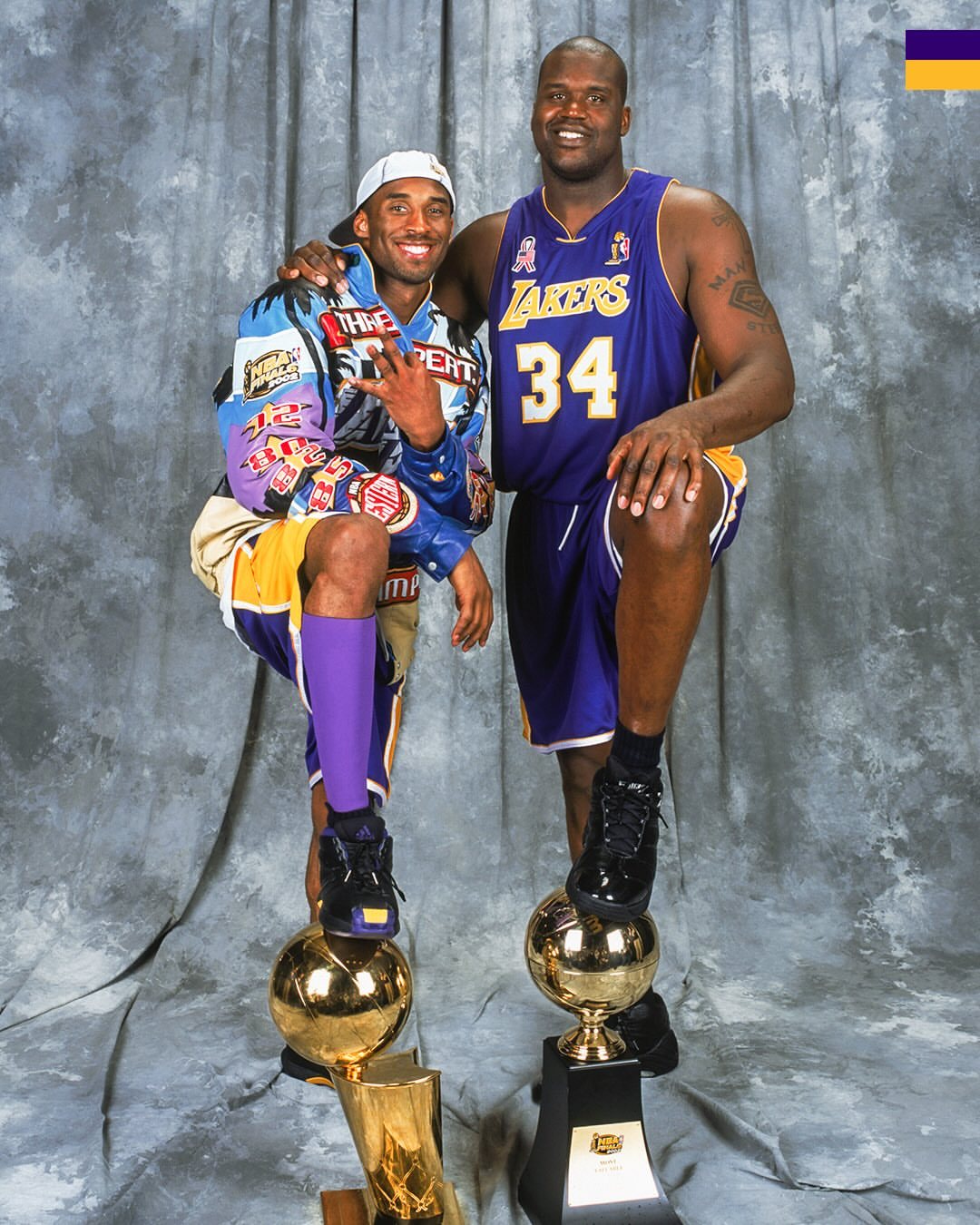 2002年的这一天，OK的湖人成为NBA历史上第五支赢得三连冠的球队，更是迄今为