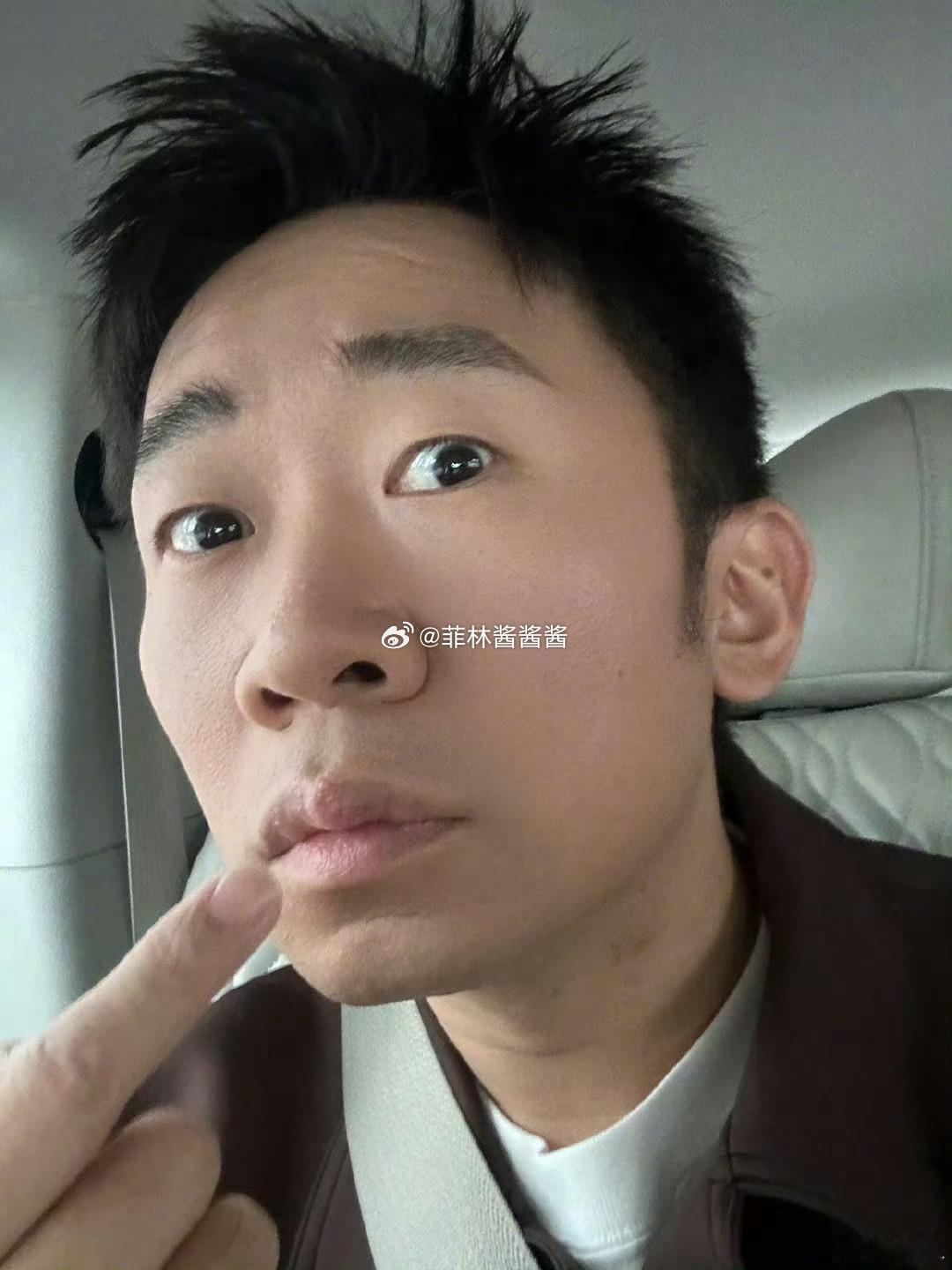 娜扎隐藏的事业粉头子是杨迪 哈哈哈哈杨迪真的为娜扎操碎了心，绝对是事业粉头子 