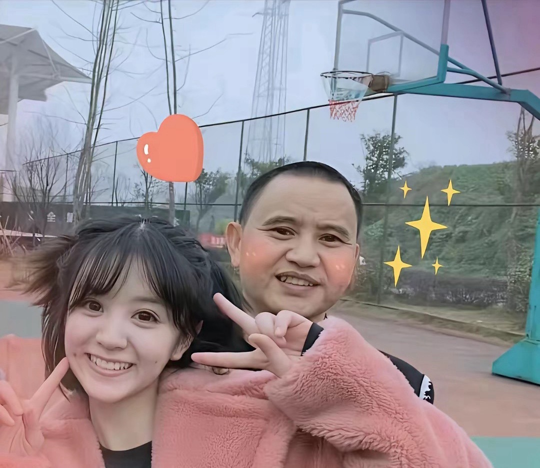 基因这个东西还是太强大了...感觉小田五官像爸爸，脸型像妈妈。话说小田一家👀都