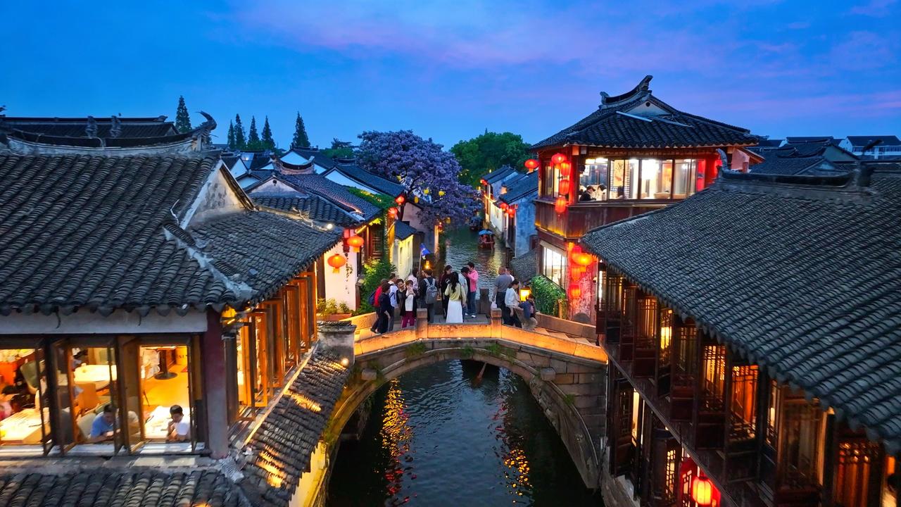 江南古镇不用乱逛，6 个就够！因为它们藏着江南水乡全部精髓。
最近老郑游玩了很多
