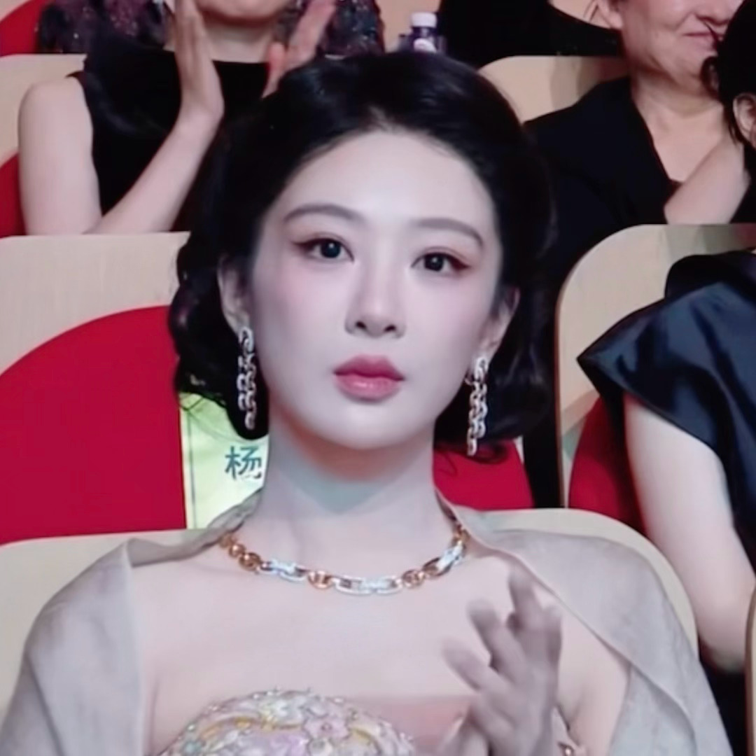 这一幕看镜头了～杨紫 明媚的水蜜桃白玉兰内场