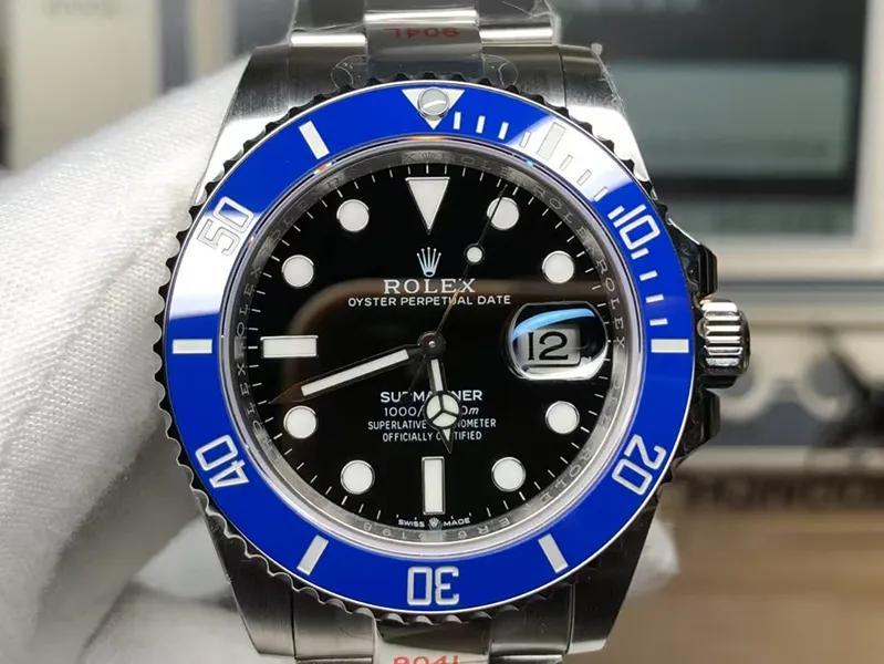 长沙这次出名了！近日，记者暗访查实，一位穿牛仔外套、碎花裙、帆布鞋的清新女生途经