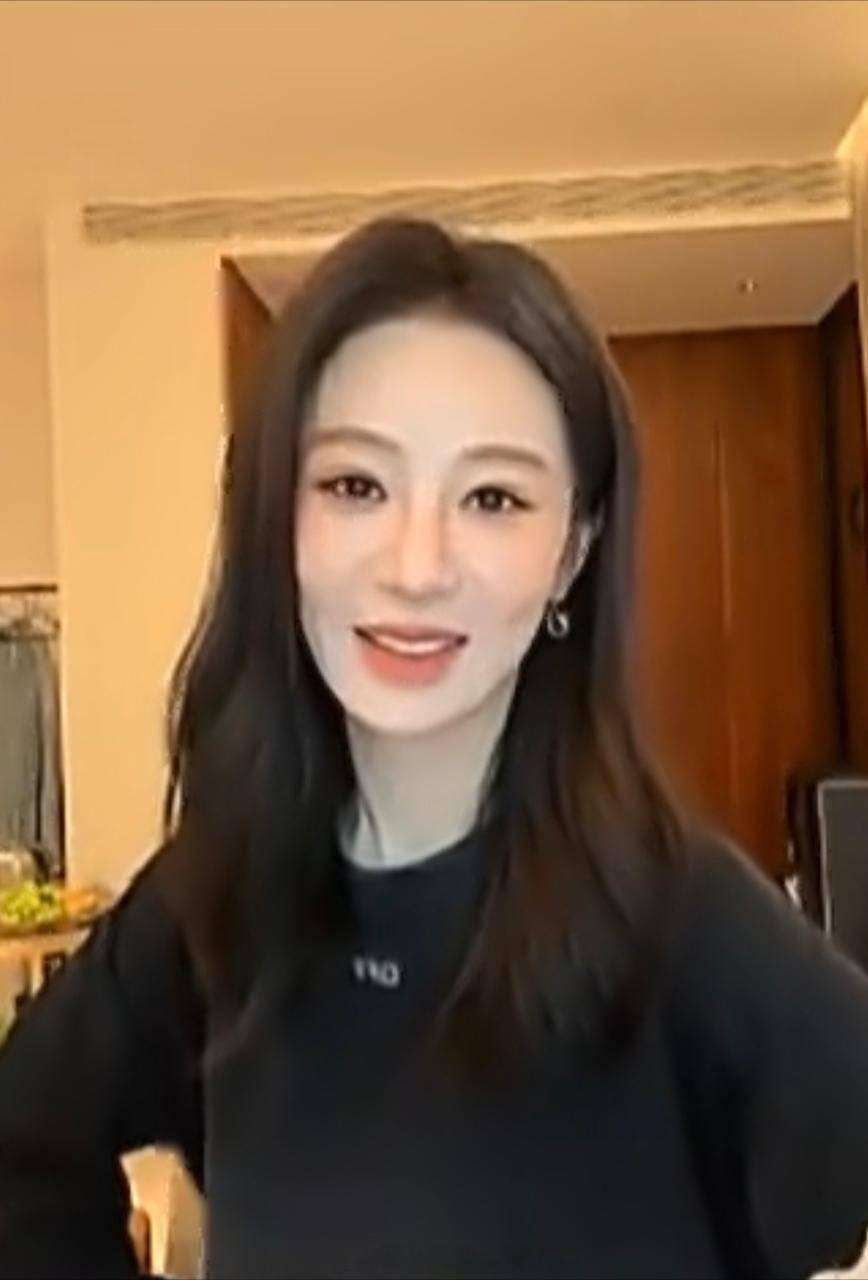 杨紫今晚直播状态，大家觉得如何？