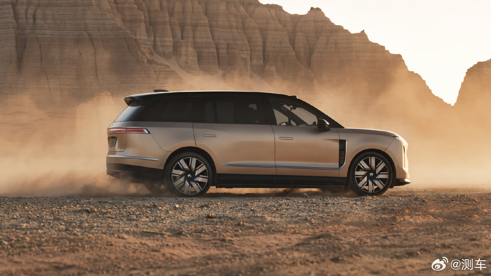 中国车的高端局从原创开始蔚来ES9太懂中式豪华了！山形刺绣、山水内饰，把东方美学