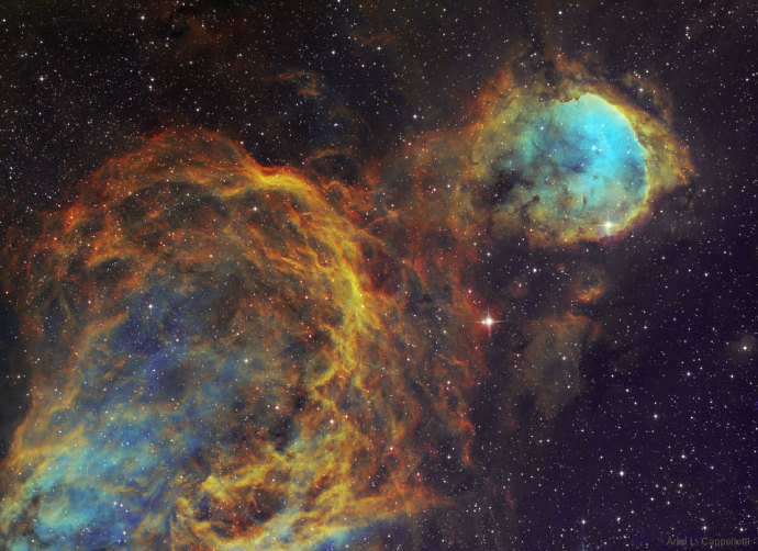 #每天一天文图# 船底座的WR32及星际星云 ​​​