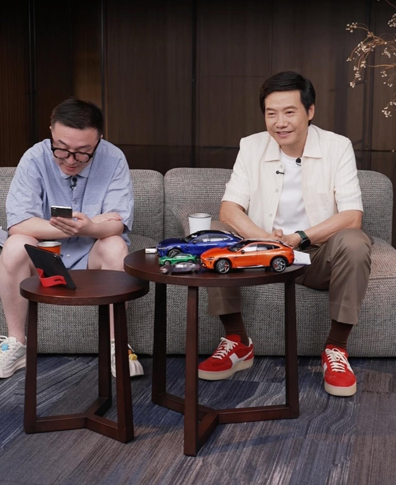 还是雷军格局大。雷军：一定会努力提升产能，实在等不及小米 YU7 的朋友们，可以