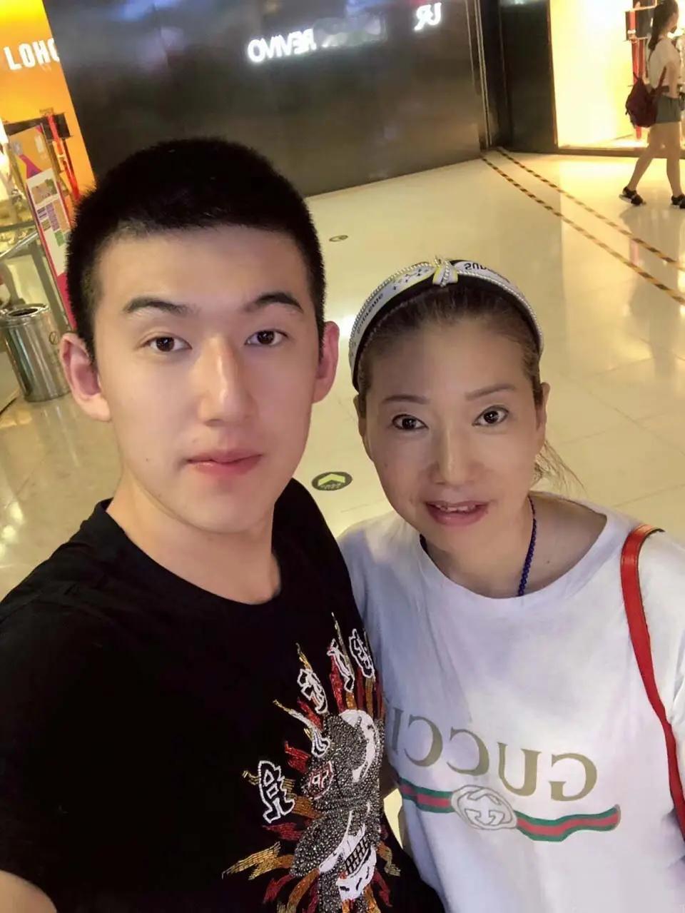 [微风]她是女篮名将，丈夫付伟突发疾病离世，她悲痛欲绝，5年后，44岁的她带着儿