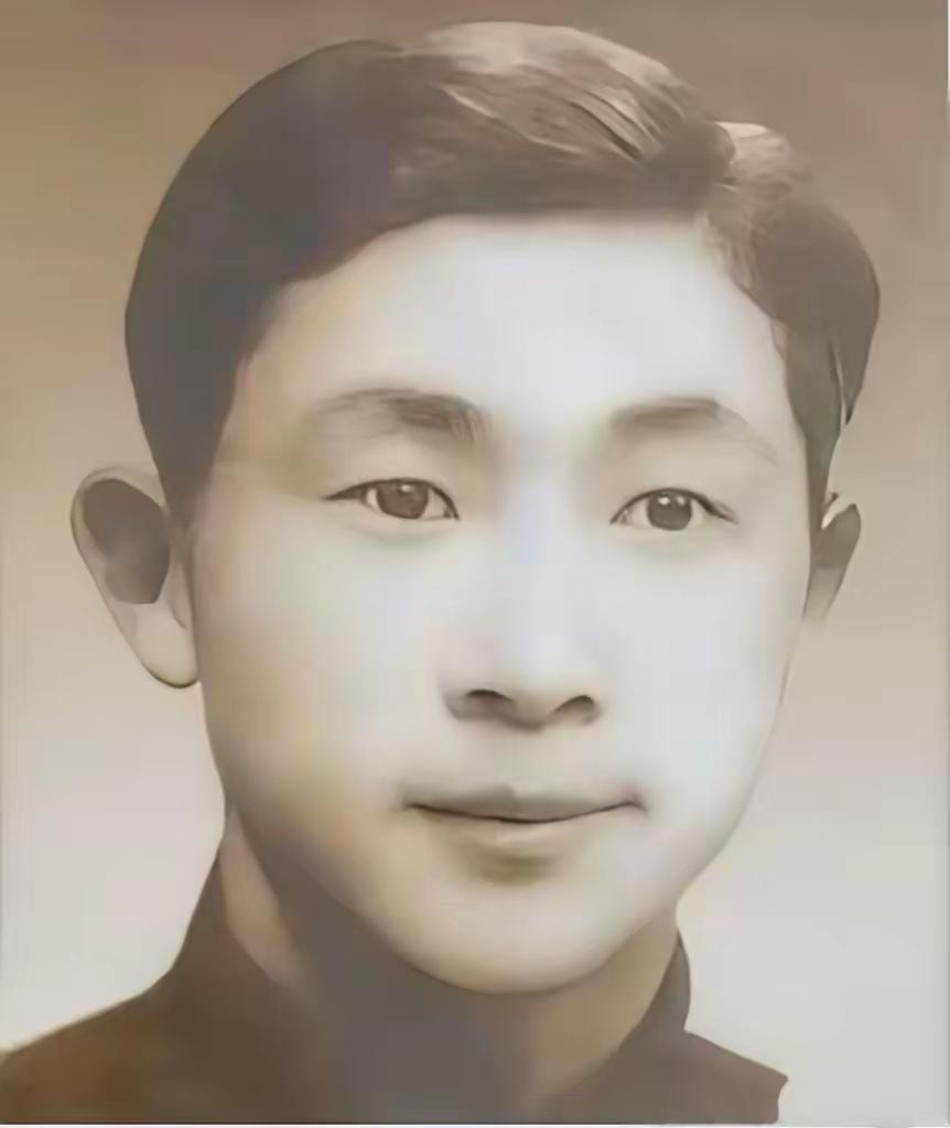 火车站战友视而不见，地下党员瞬间读懂暗号，转身遁入迷雾再无回头路
 
1947年