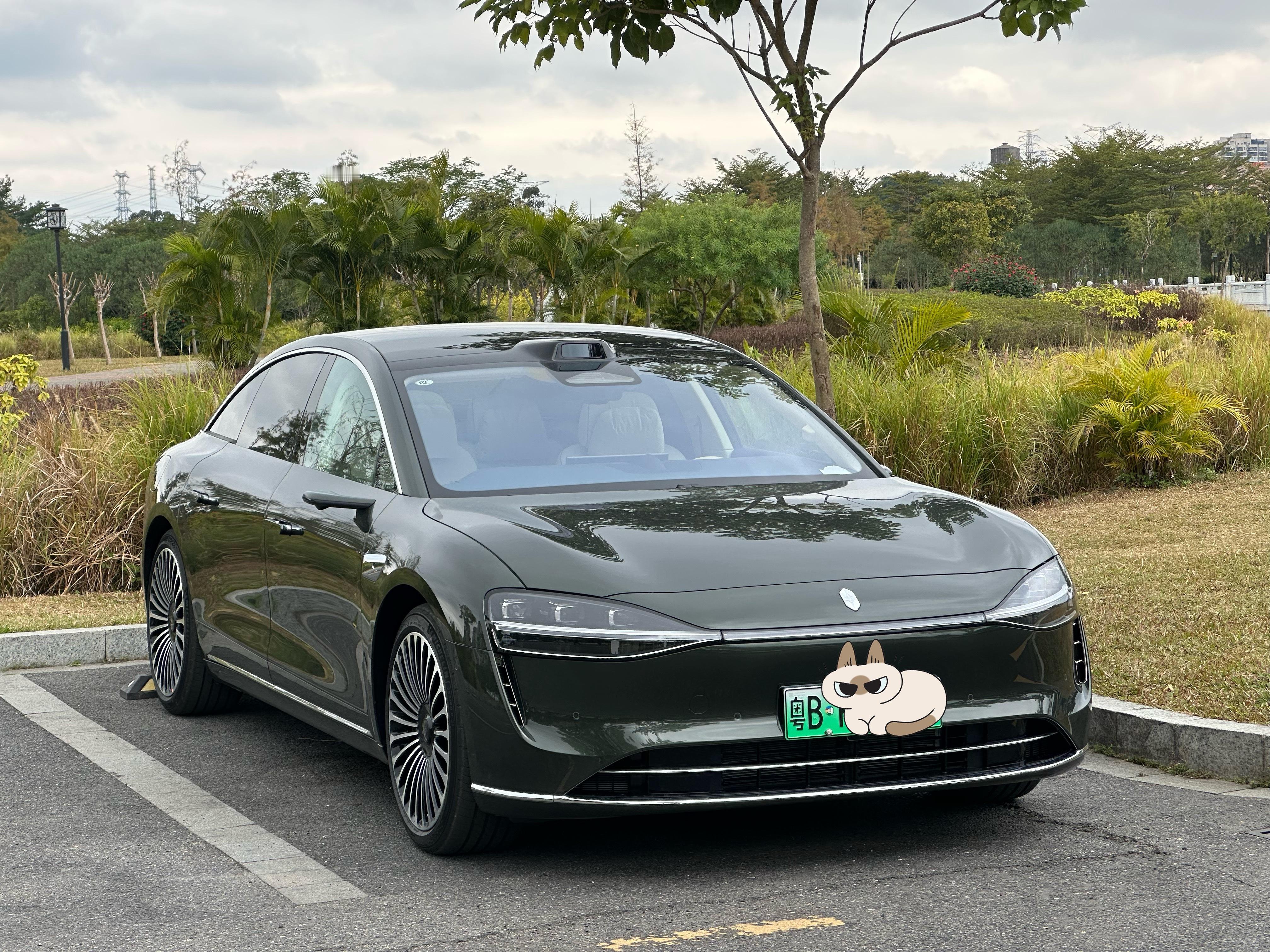 享界S9电子后视镜，越用越喜欢，尤其是晚上和下雨天，今天朋友们体验完，好评不断。