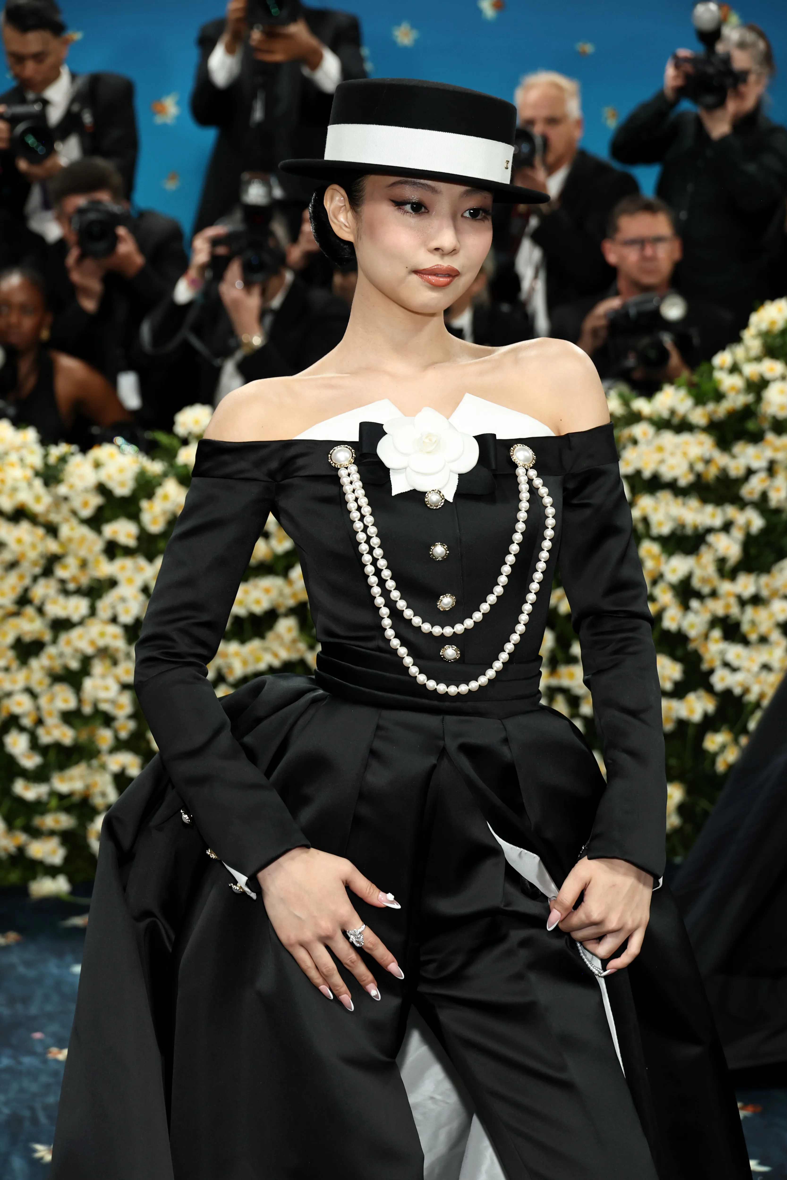 JENNIE美美亮相MetGalaMetGala红毯美图大赏！[爱你][亲亲][