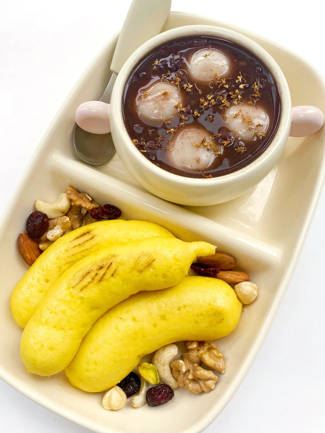 小朋友的早餐🍌香蕉奶黄包🌰红豆沙汤圆