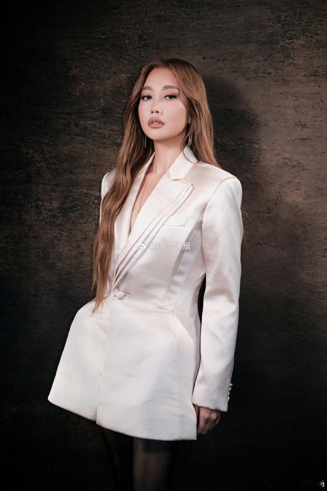 声生不息舞台高光！ALin黑丝+利落穿搭，高音部分气场全开，又美又飒的舞台表现，