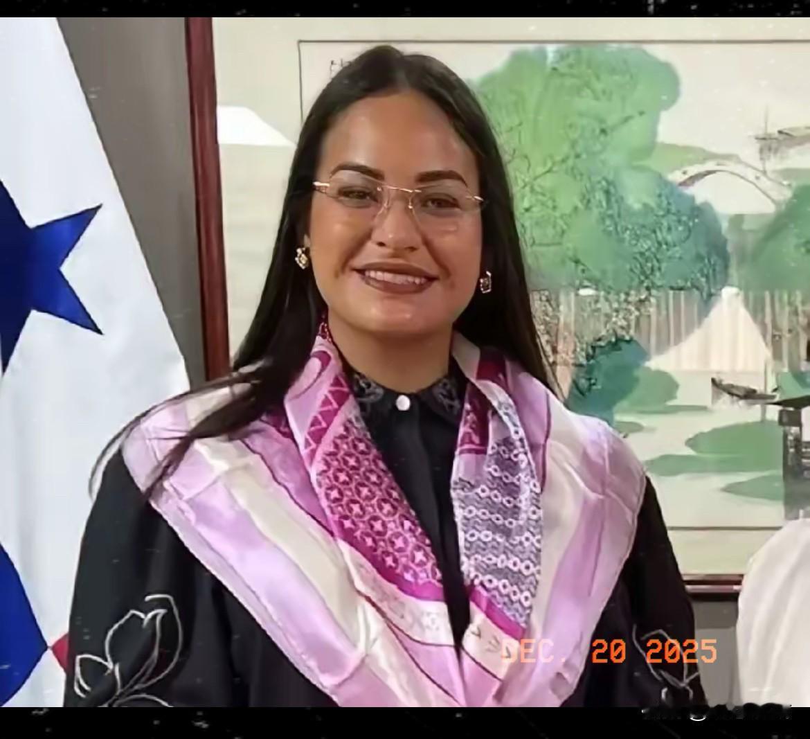 大家一定要狠狠记住这个女人，
她叫佩尼亚尔瓦！
就是这个巴拿马阿赖汉市的市长，竟