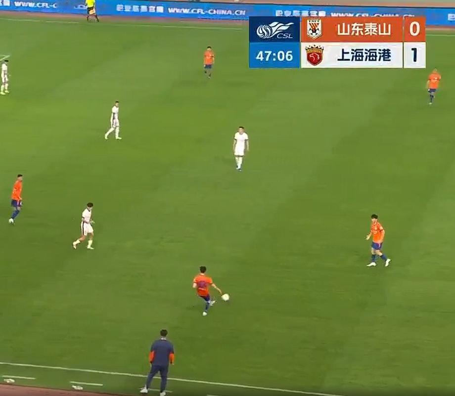 丢人现眼！
泰山队主场5外援踢人家上海海港单外援，居然半场0-1落后。
而且是毫