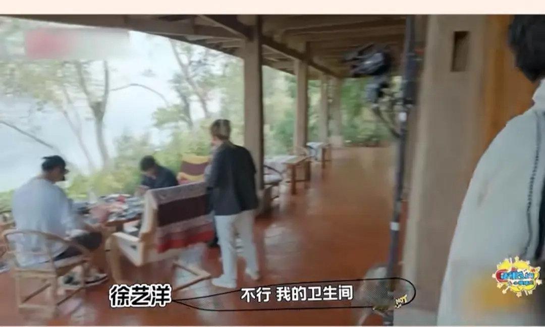 综艺里徐艺洋说要去上卫手间，然后黄子韬也要跟着去……黄子韬这种类型的男人是不是“