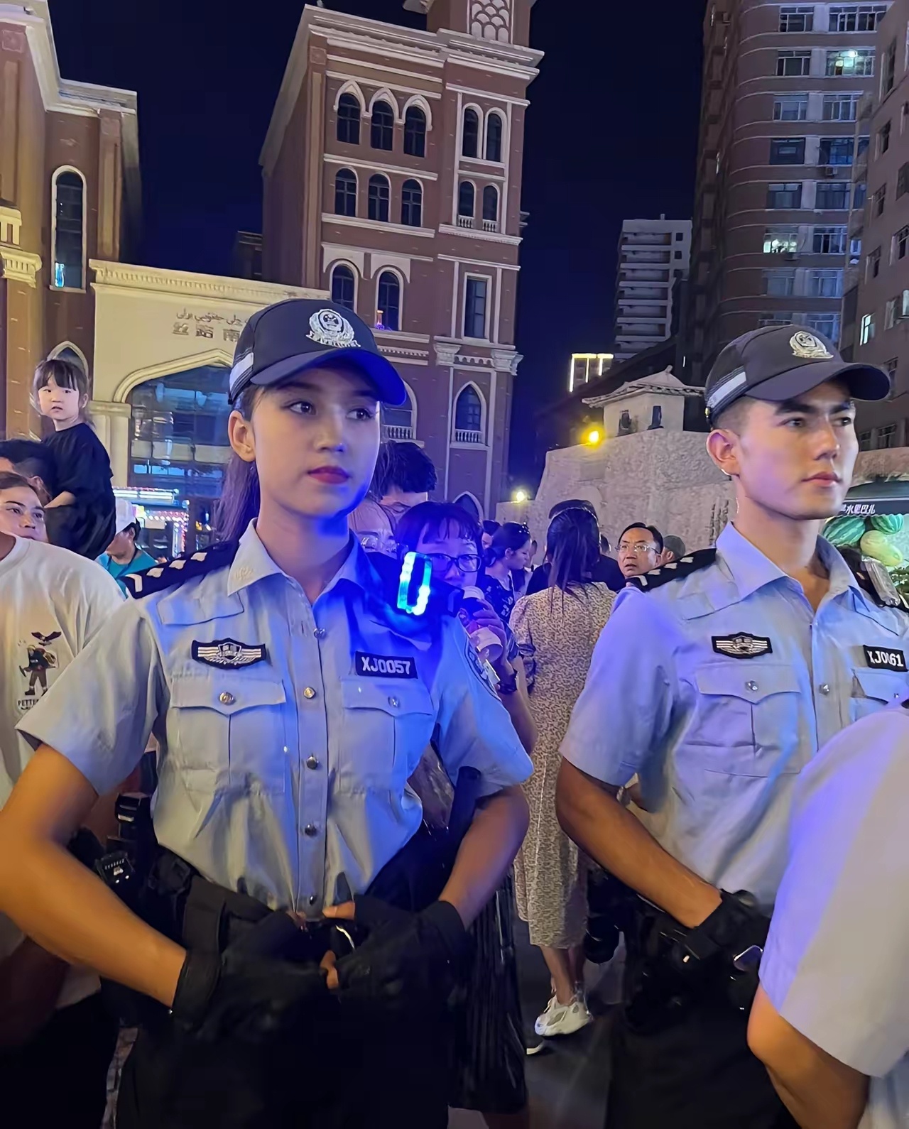 新疆遍地“迪丽热巴”原来真不是开玩笑的啊，偶然间刷到新疆的交警，感觉颜值都很能打