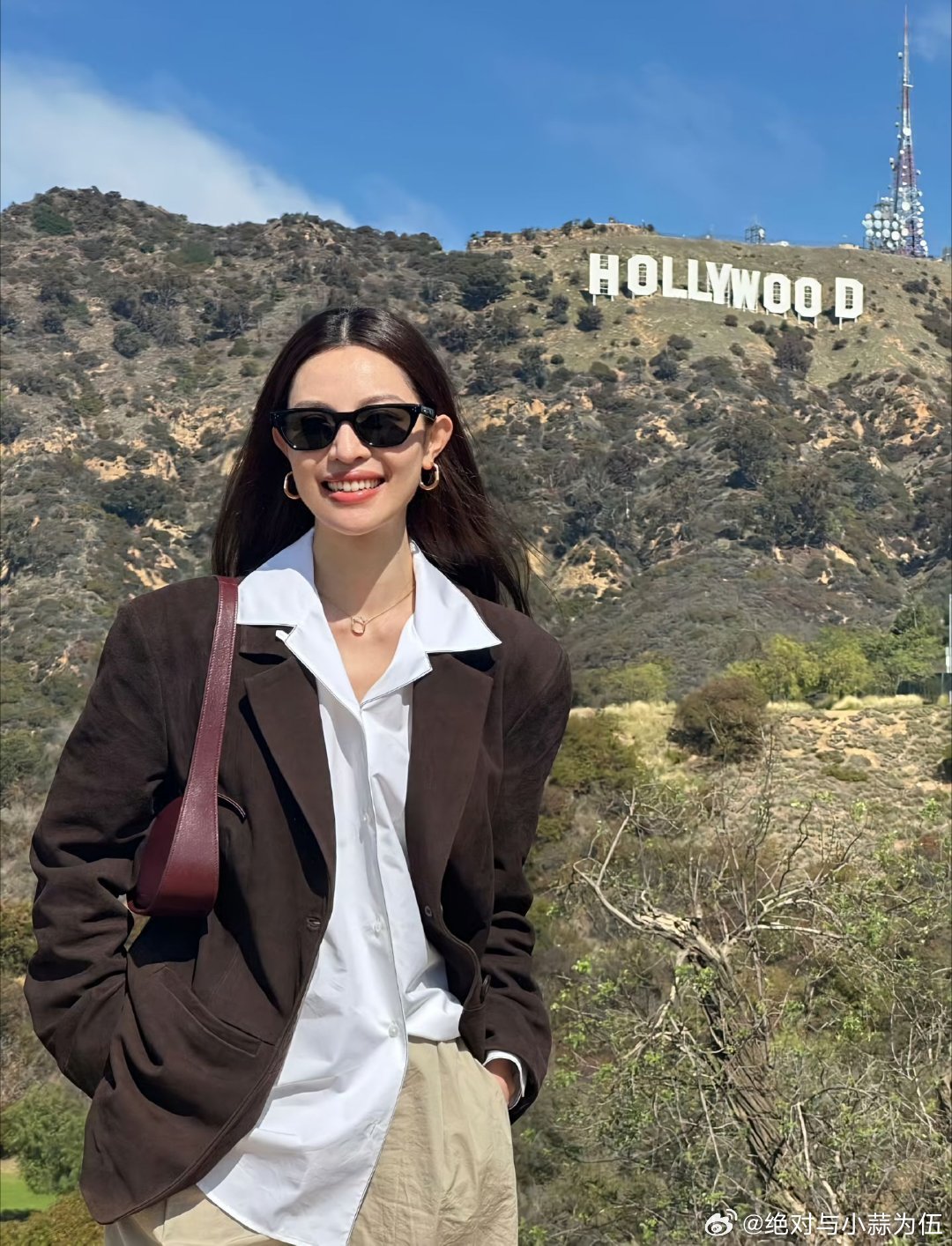 钟楚曦钟楚曦叫我钟姐 钟楚曦扫楼遇同姓粉丝，一句“钟姐”直接封神！状态能打皮肤发