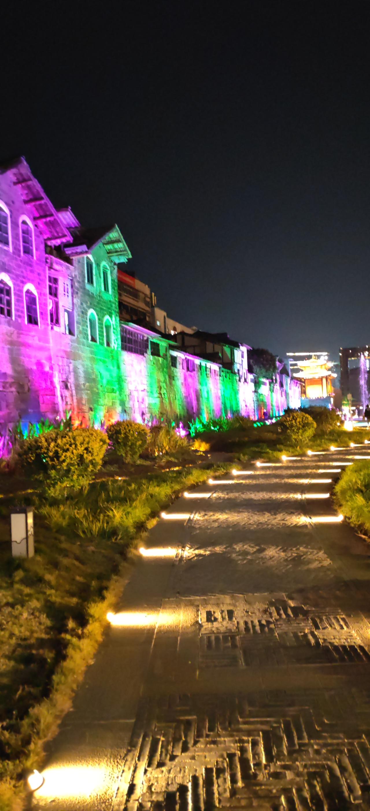 从年初的期许到年末的沉淀，2025用三百多个日夜告诉我们：人间烟火最抚人心，平安