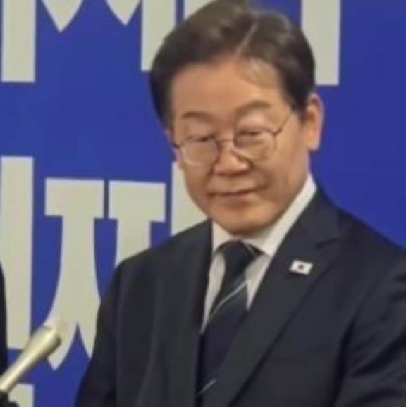 外媒问韩国总统李在明：若中国大陆武统台湾，你会不会出手？李在明笑着回答：那是人家