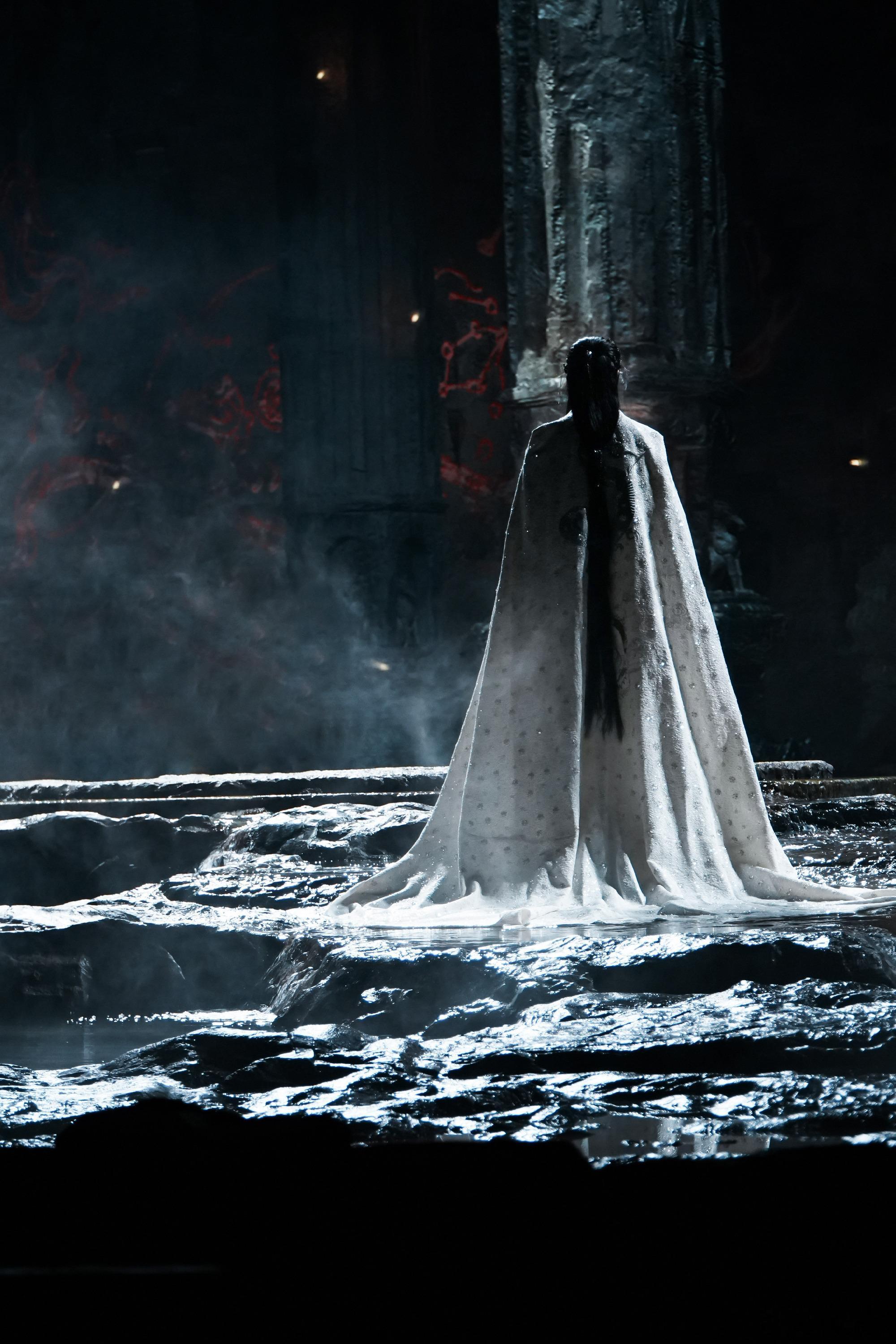 月鳞绮纪新副本开启月鳞绮纪 在言多客栈，老树替人守夜，宣纸替人藏梦，纸上风起，等