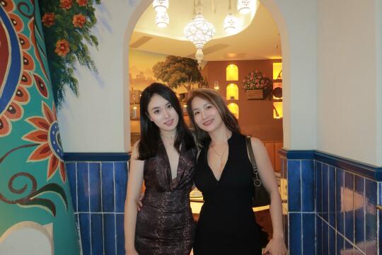 来上海看望我这个老人了