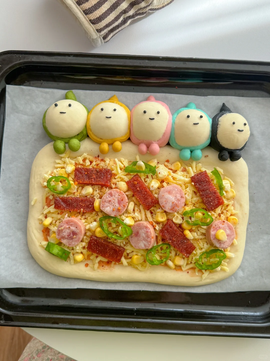 ´･ᴗ･`新鲜出炉的辣条风味蛋仔披萨🍕