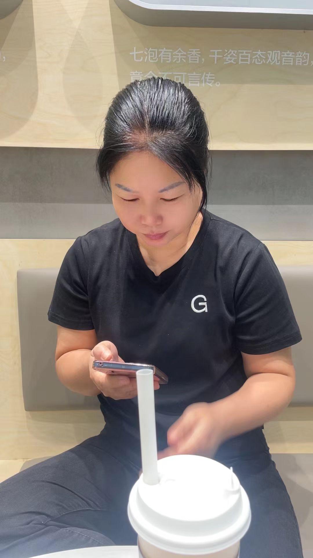 很多男人说，有本事你们女人养男人呐，确实有很多女人养男人，我以前做生意的时候，有