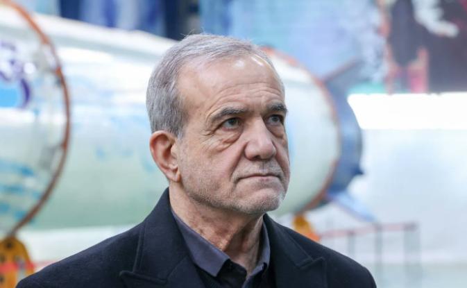 中东战火正酣，伊朗总统佩泽希齐扬突然当众“点名”感谢中国，这话里藏的信息量，远比