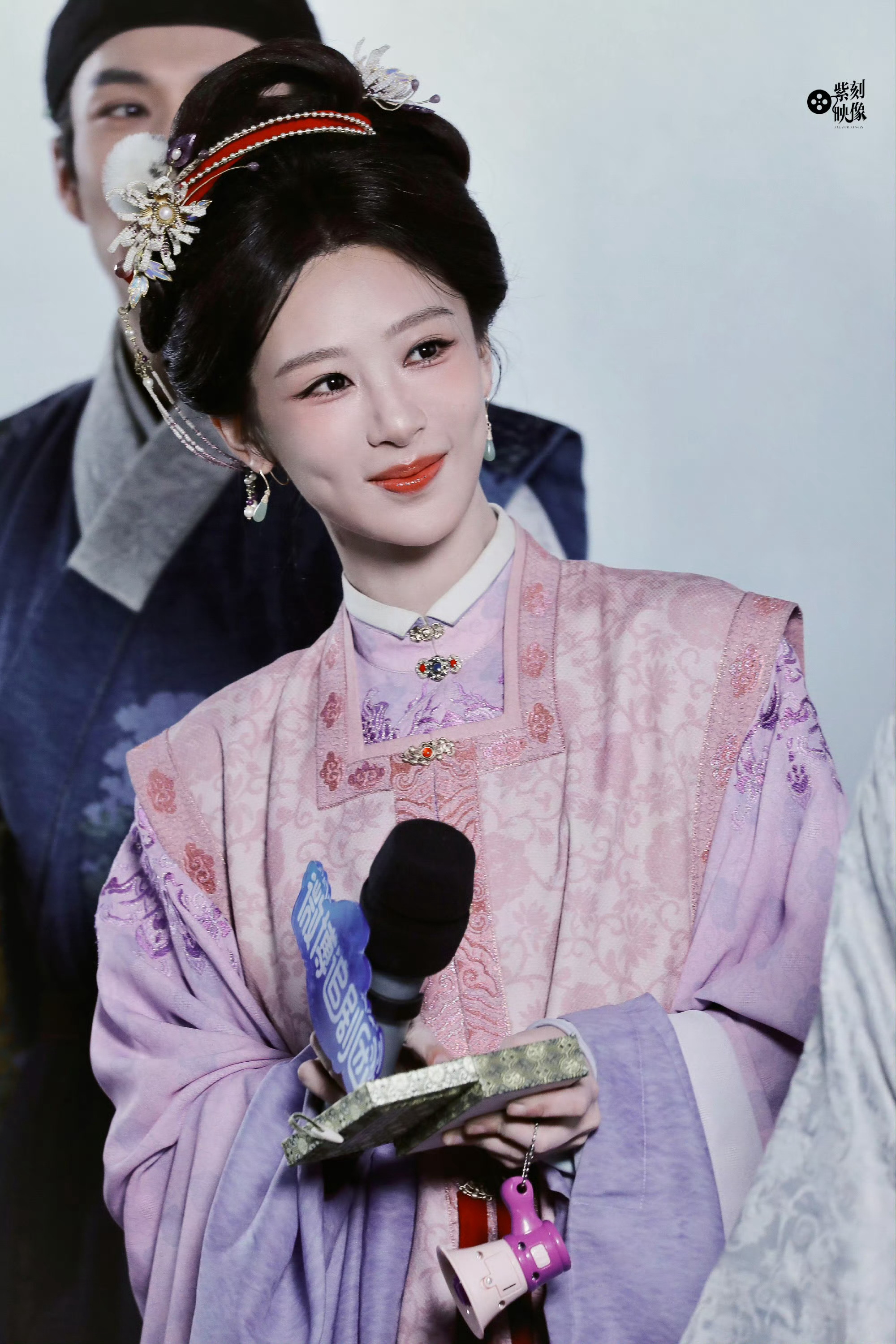 杨紫家业 杨紫李祯 鲜花遍地，是你行过的路。星光满天，是你眼角的笑。  杨紫🔸