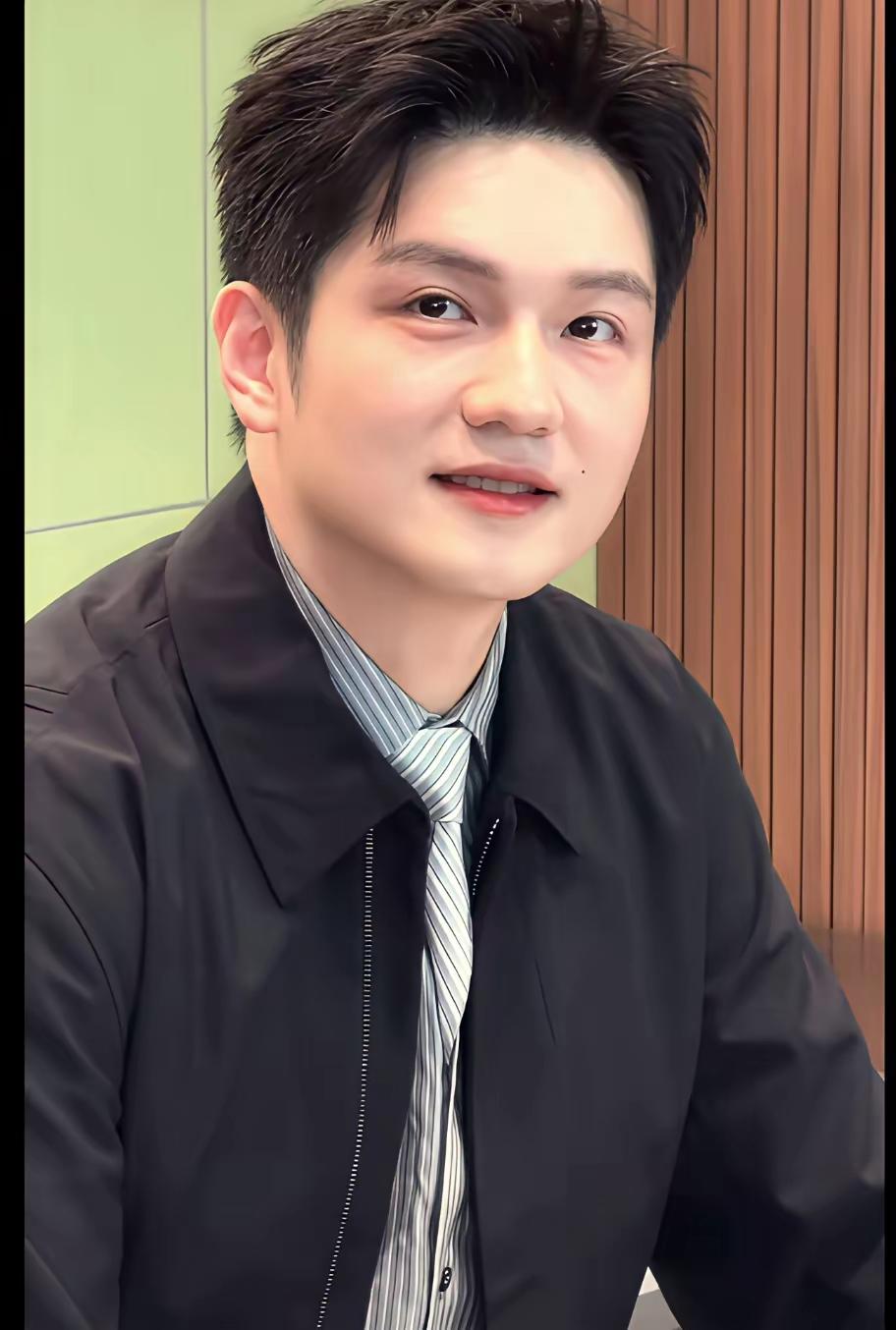 樊振东：陌上人如玉，公子世无双
这长相，这气质，这清澈的眼神，这温润的微笑，这通