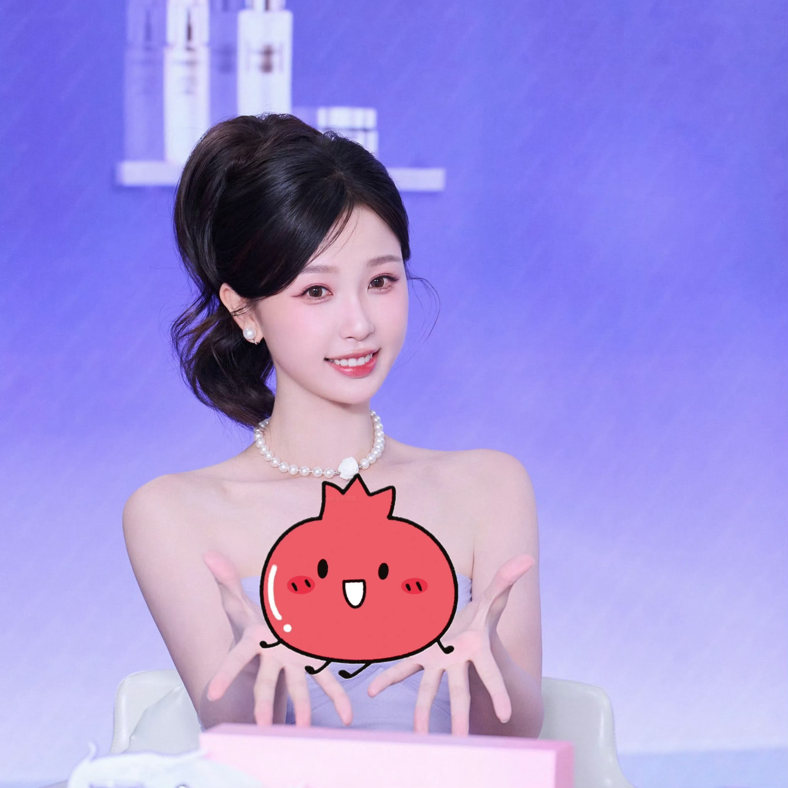 虞书欣[超话]自然堂全球护肤代言人虞书欣 稳稳坐在老公掌心😚😚😚 ​​​