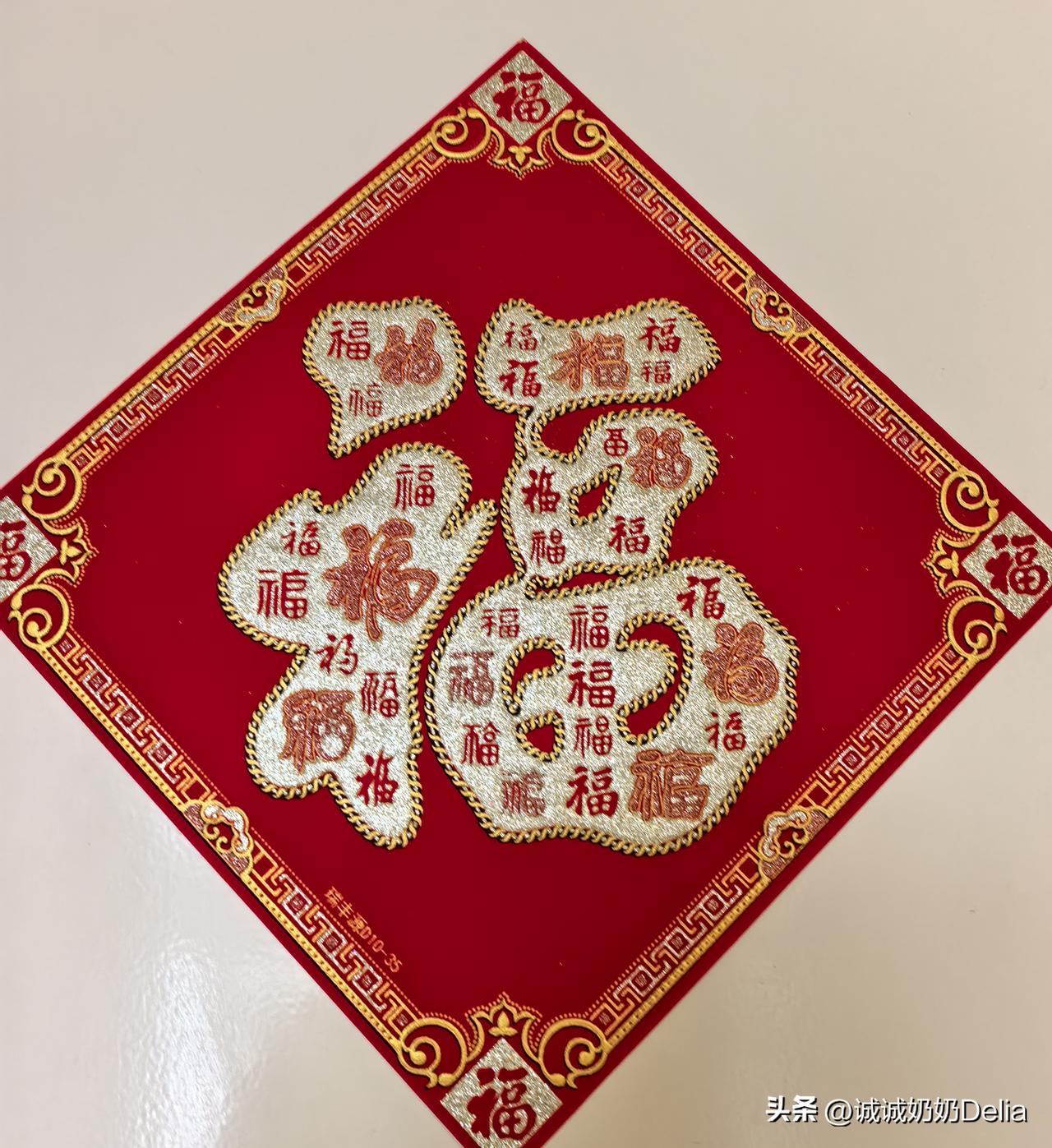 下午一家五口三代人一起来看婆婆。
我家小大人每次来看太太，总喜欢推着太太轮椅在走