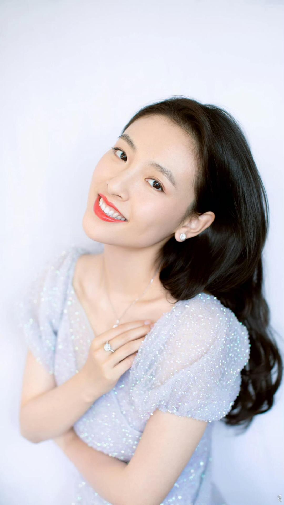 谁懂吴倩以前有多灵 吴倩完全是校园女主天花板重温吴倩校园片段依旧心动，灵动神态自