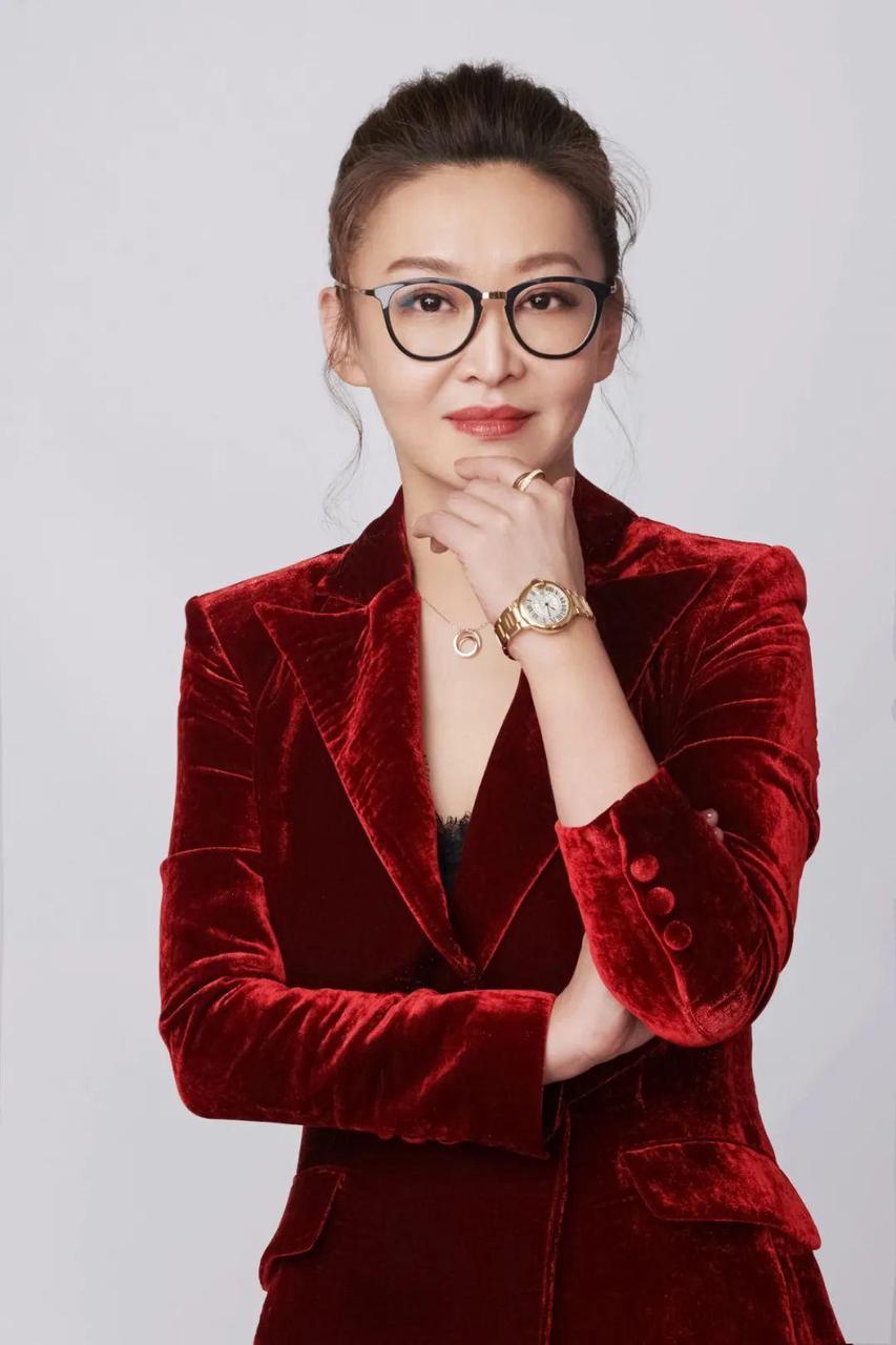 一次，殷桃和祖峰在拍一场吻戏，拍完后殷桃觉得很对不起好闺蜜刘天池，便打电话向她道