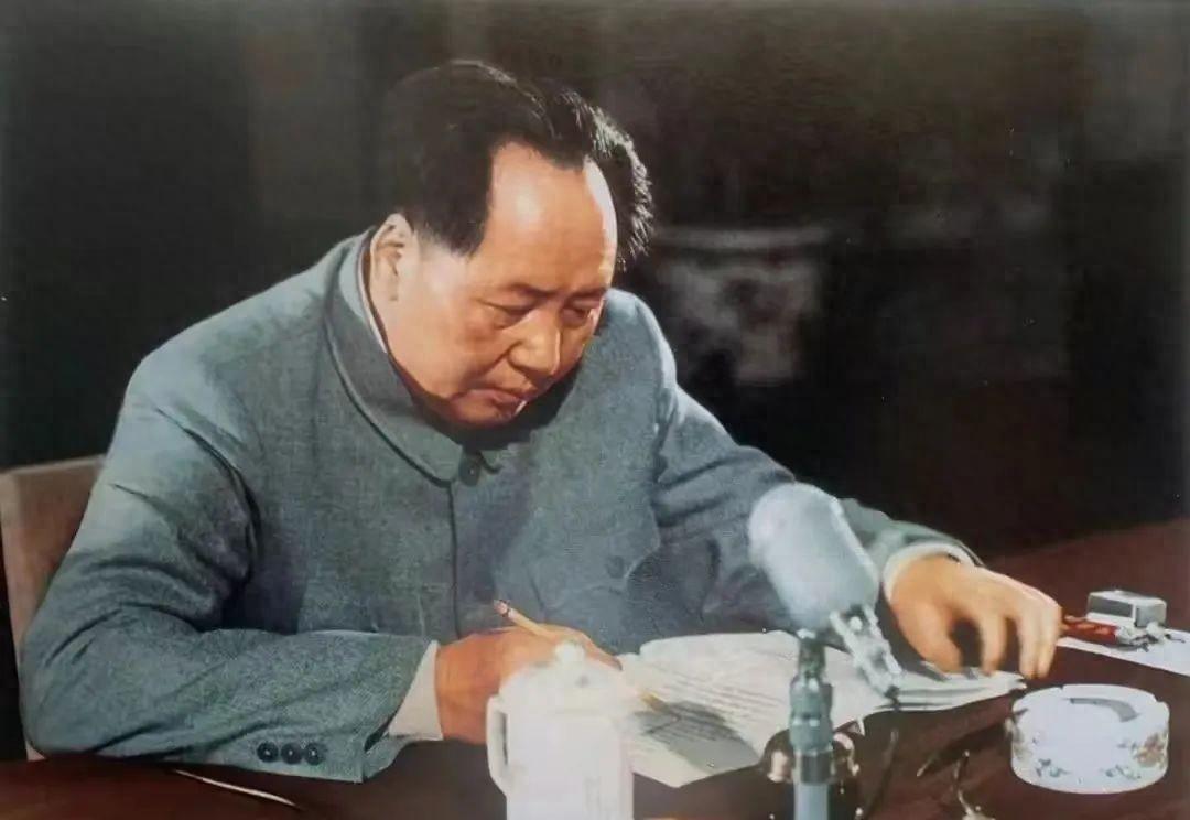 新中国成立的四位缔造者由党史官方认定，其中有一位讣告评价最为罕见，你知道是谁吗？