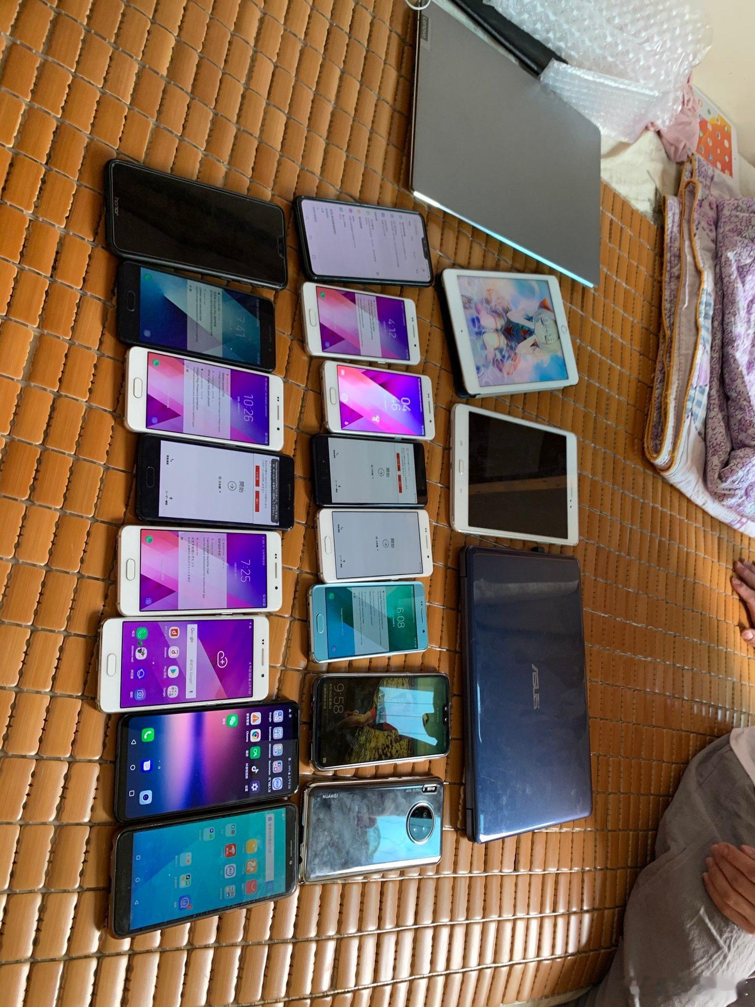 大二的时候，找老师请假去深圳华强北，230一台的价格统货了一批Galaxy Fe